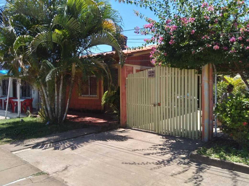 Habitacion Triple Con Cocina Y Bano Privado Necoclí Exteriör bild
